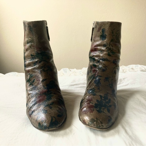 HOLIDAY PICK 🖤 Wallpaper Patterned Boots - Picture 2 of 5